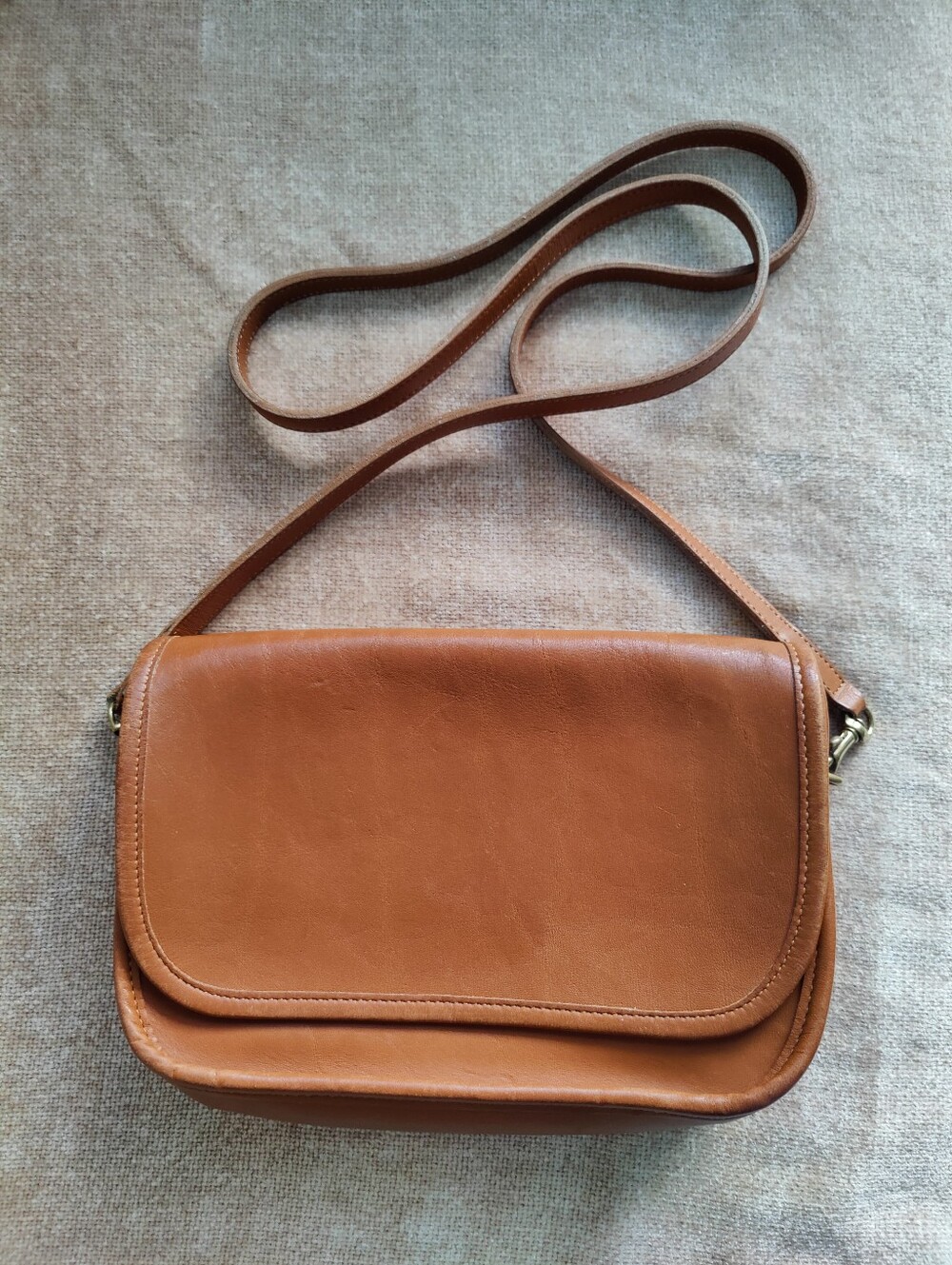 Vintage Coach Glove Tanned Cowhide Compact Crossbody Bag No. 0440-313